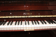 Фортепиано Petrof. 